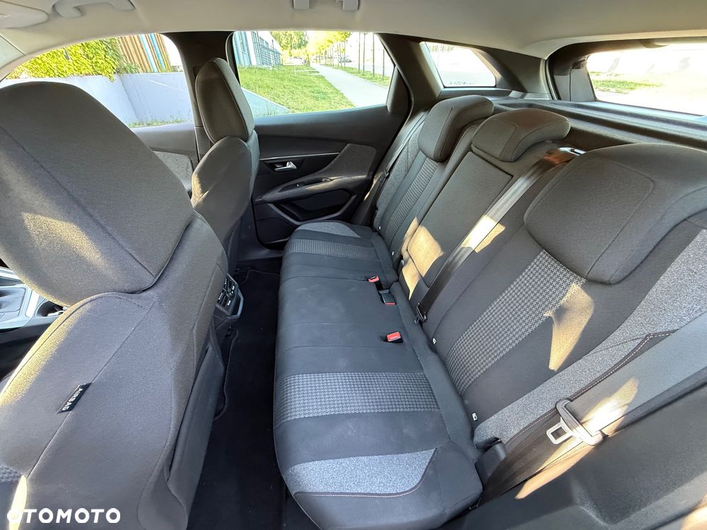 Peugeot 3008 1.2 PureTech Active Pack S&S - 23