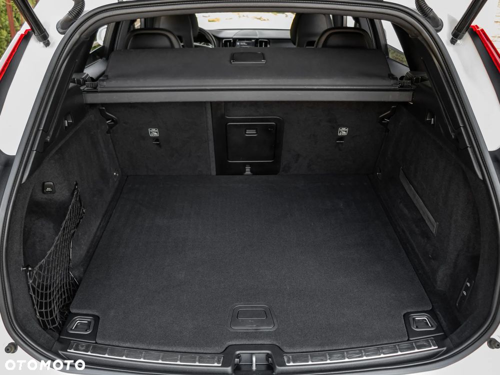 Volvo XC 60 D4 AWD Geartronic RDesign - 28