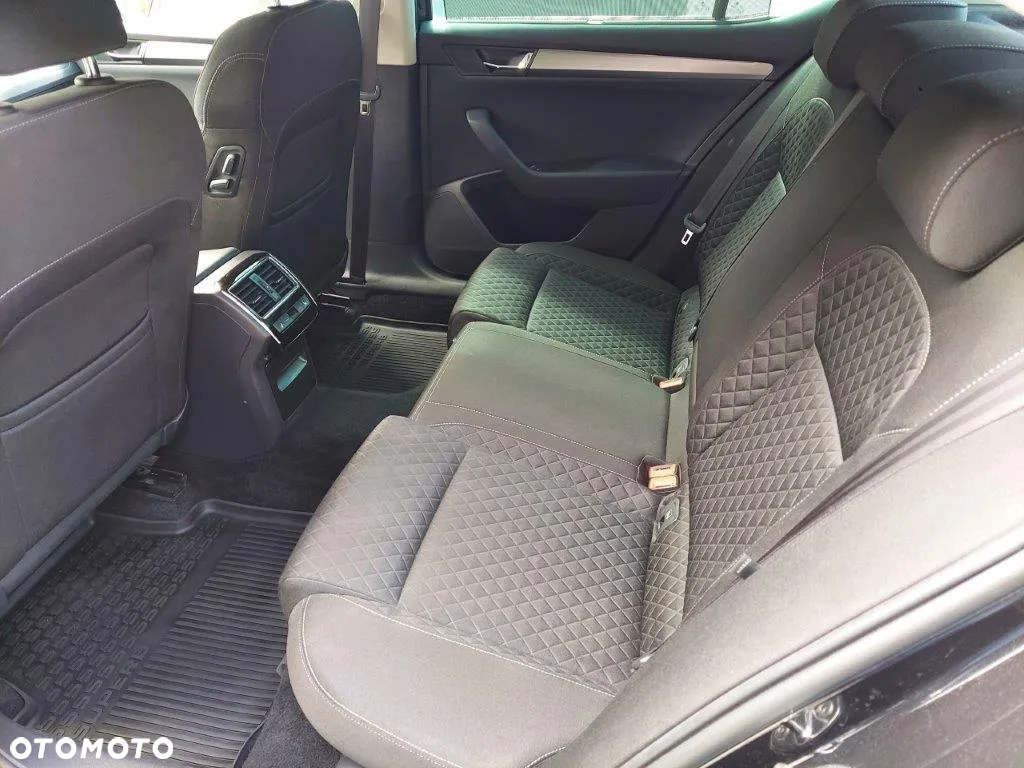 Skoda Superb 2.0 TDI 4x4 Style DSG - 8