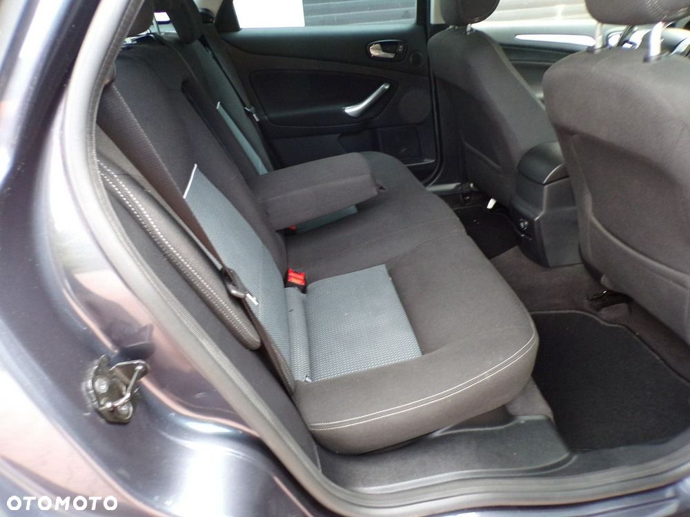 Ford Mondeo - 28
