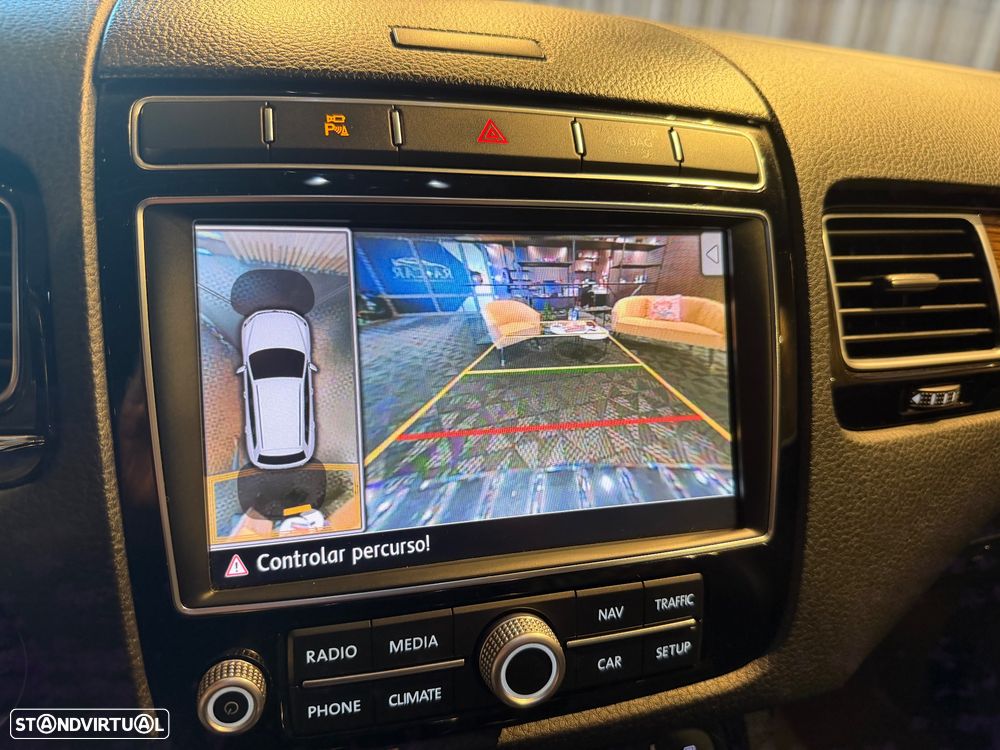 VW Touareg 3.0 TDI V6 Executive Edition - 45