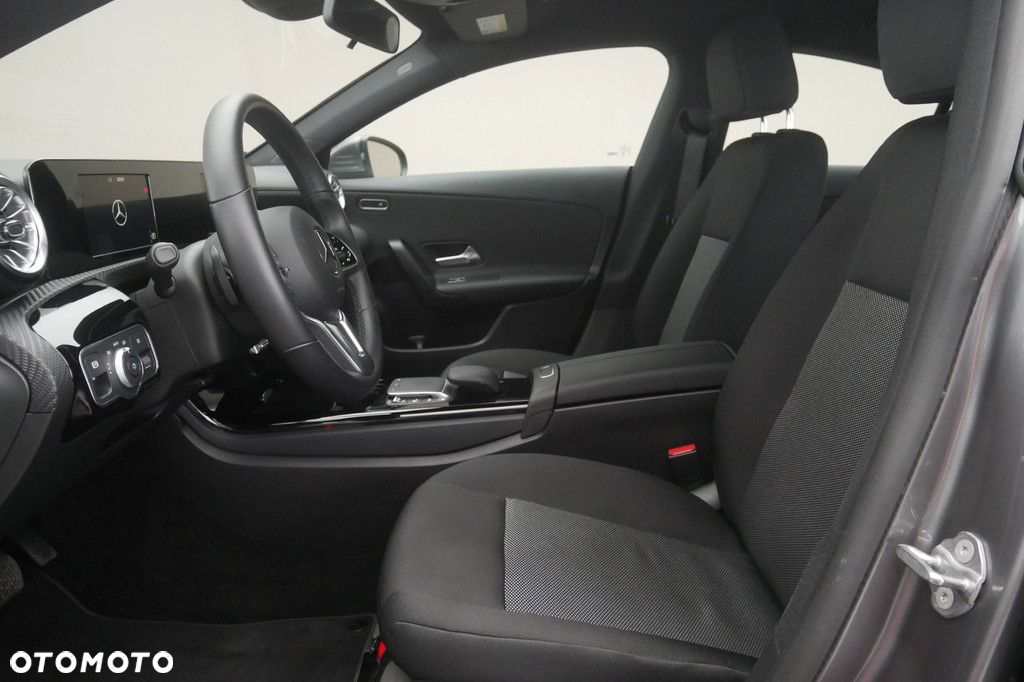 Mercedes-Benz CLA - 12