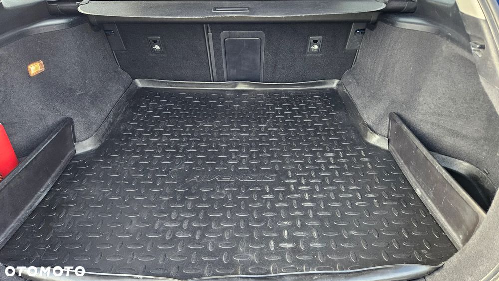 Toyota Avensis 1.8 Premium MS - 18