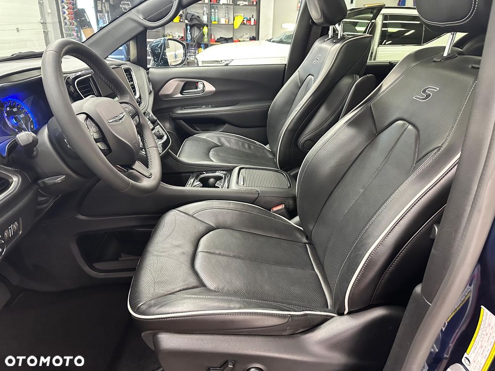 Chrysler Pacifica - 18