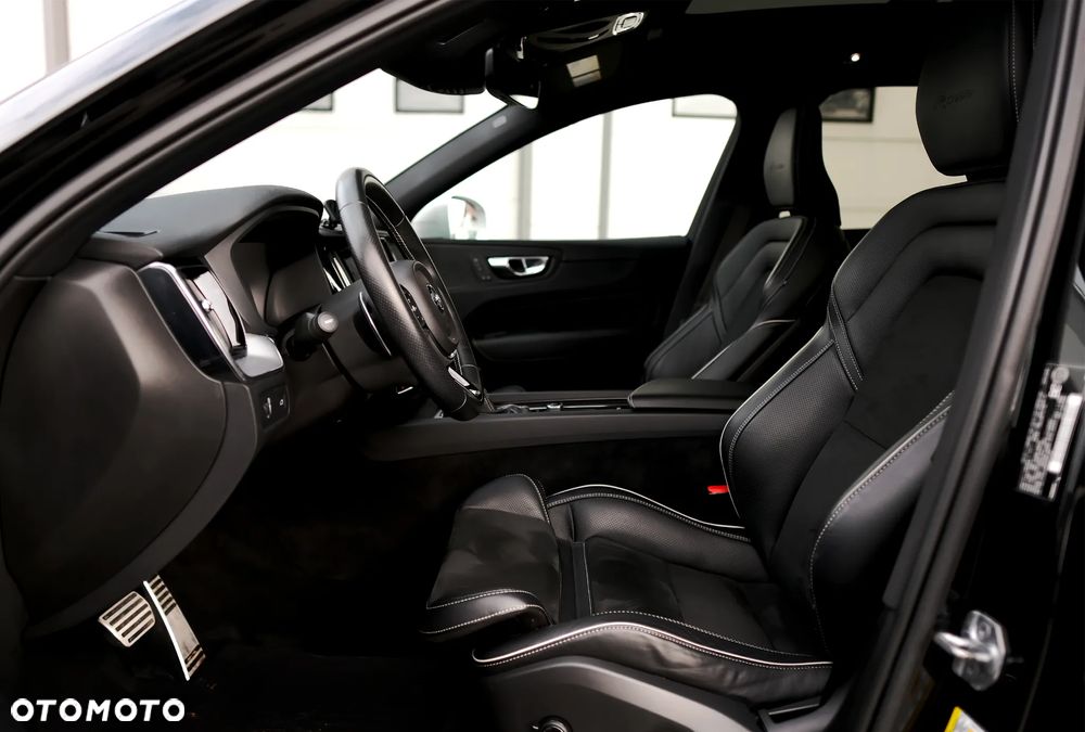 Volvo XC 60 T6 AWD Geartronic RDesign - 16