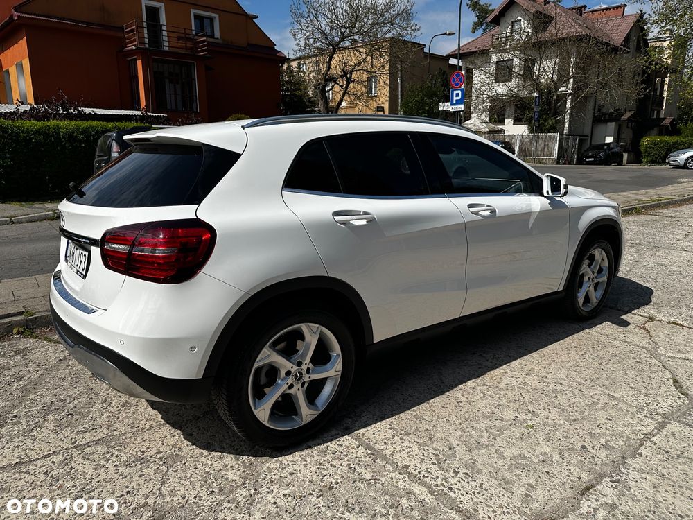 Mercedes-Benz GLA 200 7G-DCT - 3