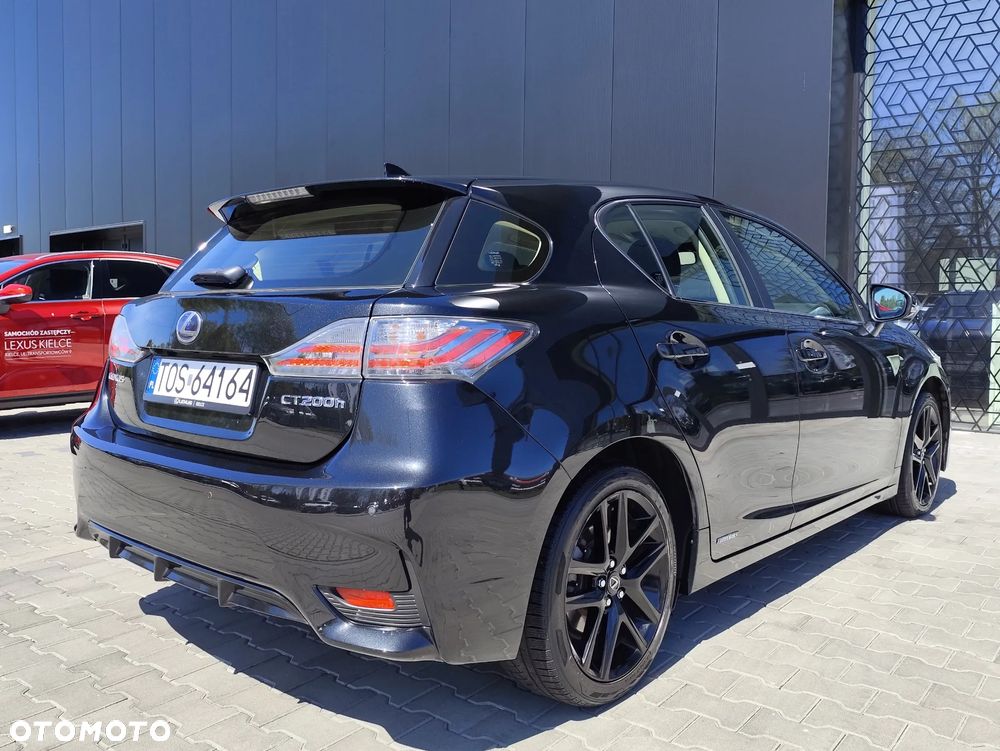Lexus CT - 7