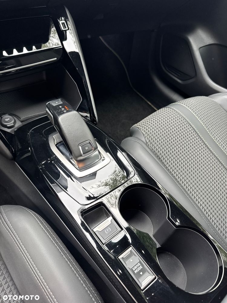 Peugeot 208 PureTech 100 EAT8 GT - 24