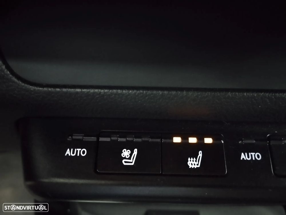 Lexus UX 300e Premium - 36