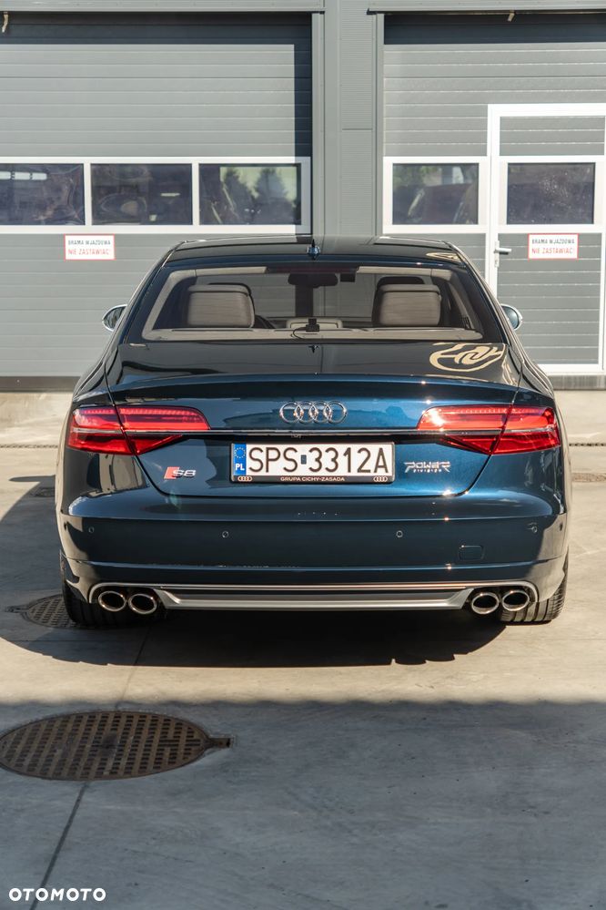 Audi S8 - 2