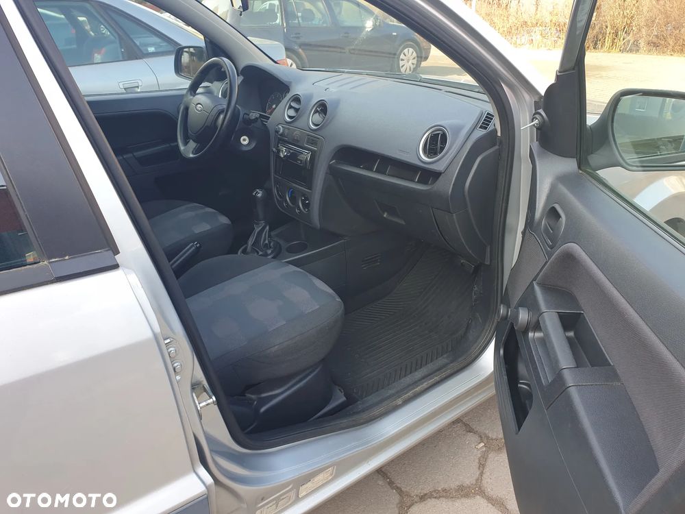 Ford Fusion - 12