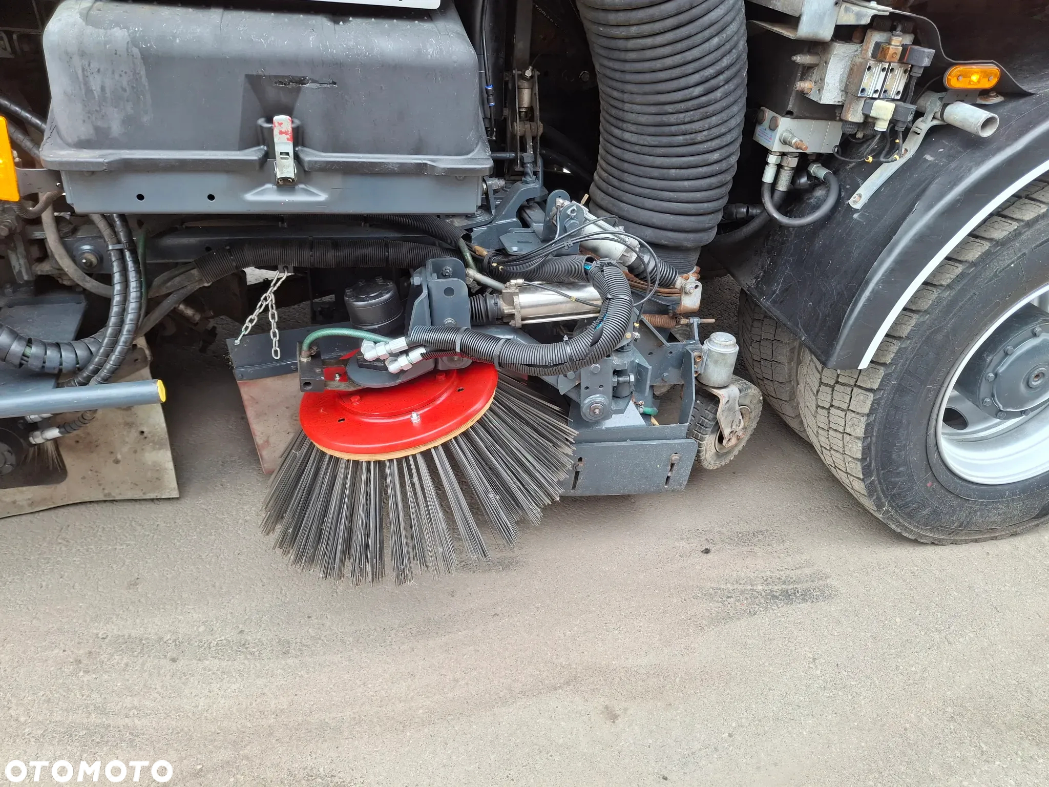 Mercedes-Benz Axor 1829 Zamiatarka Optifant70 2 Silniki Szczotki Lewa i Prawa Strona Karcher PM10 Listwa Ciśnieniowa - 16