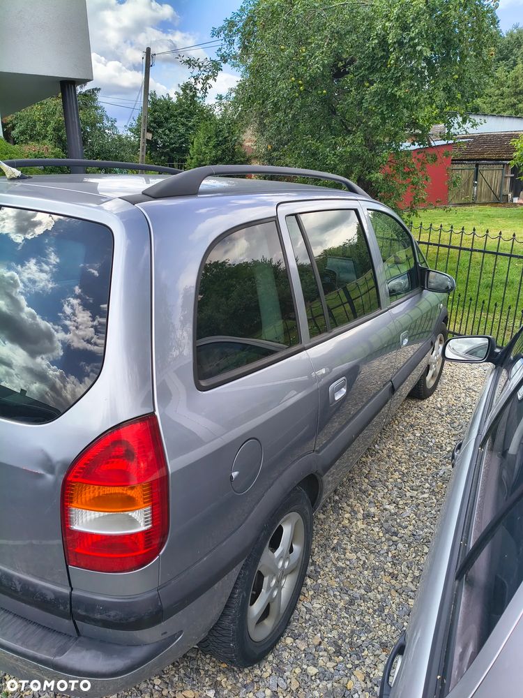 Opel Zafira 1.8 16V Comfort - 3
