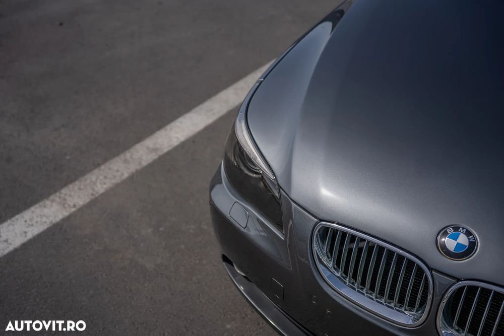 BMW Seria 5 523i - 6