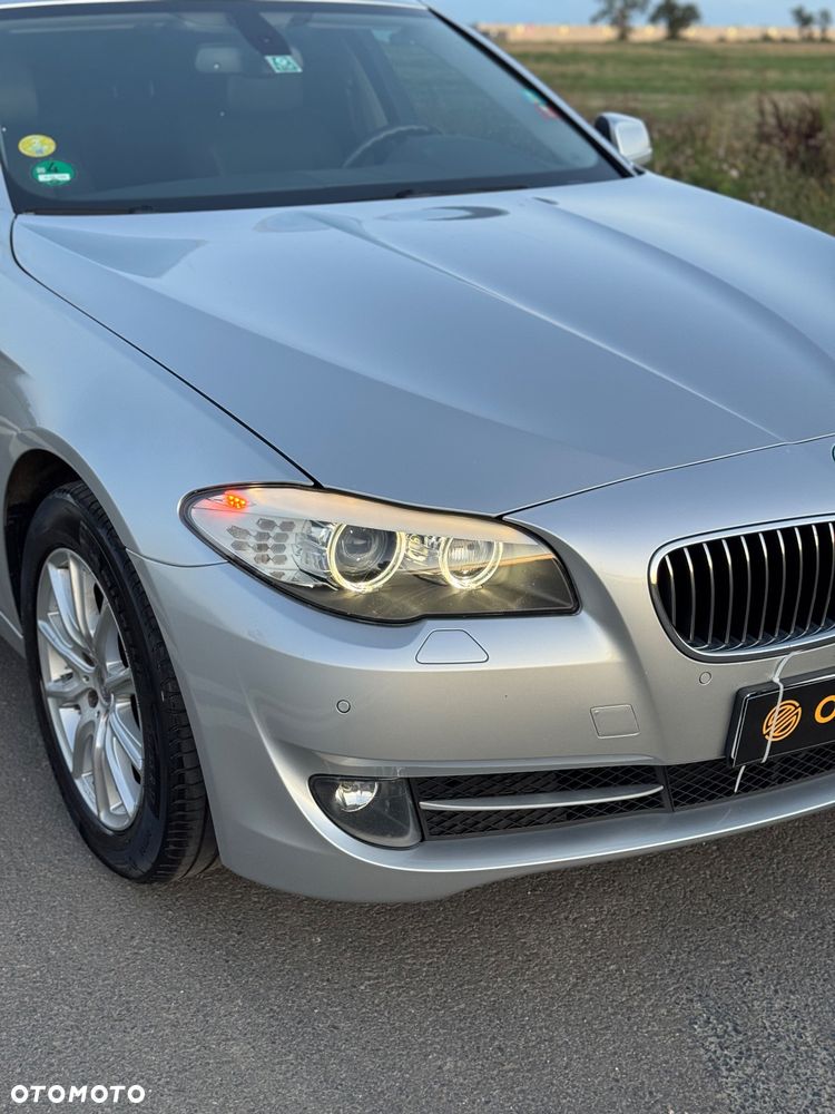 BMW Seria 5 523i Touring - 9