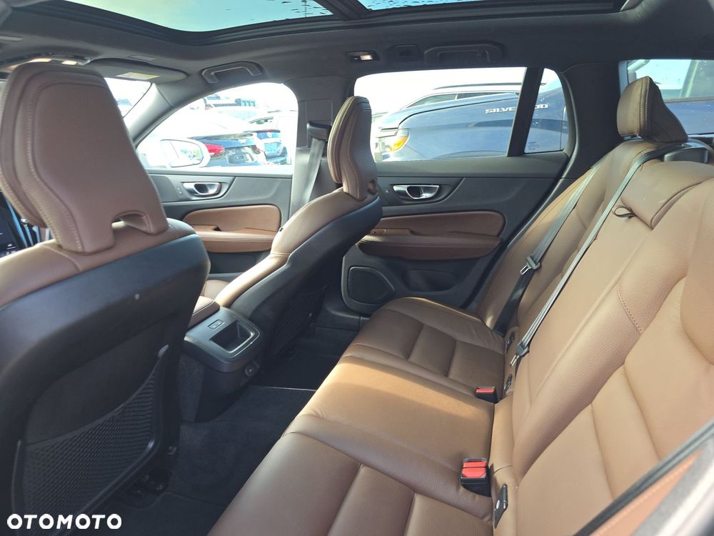 Volvo V60 Cross Country B5 B AWD Plus - 11