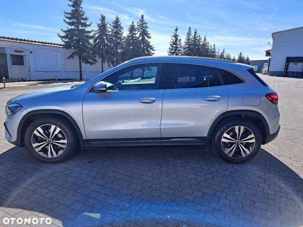 Mercedes-Benz GLA 180 d - 10