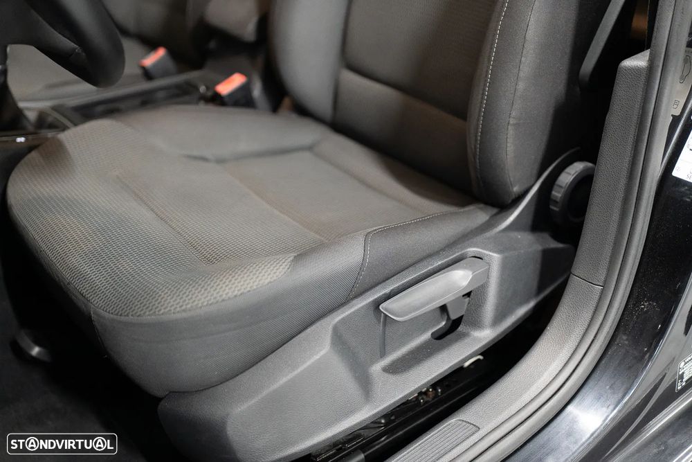 VW Golf 1.6 TDI R-Line - 25