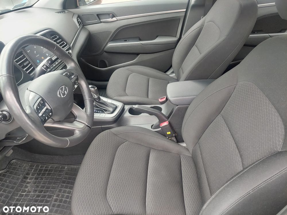 Hyundai Elantra 1.6 Comfort - 7