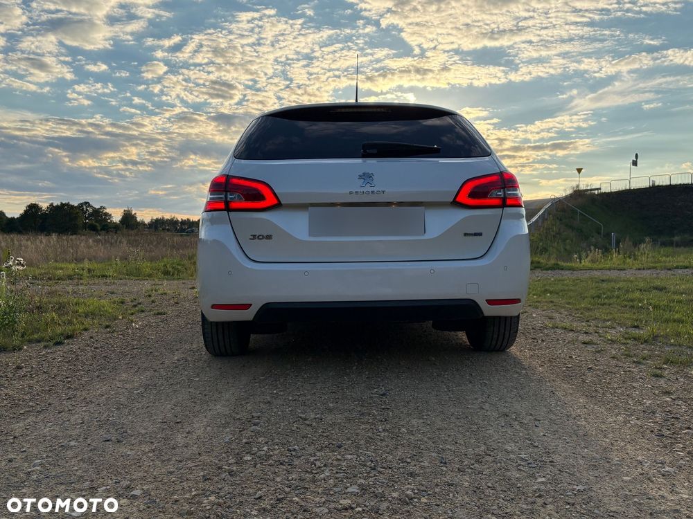 Peugeot 308 1.6 BlueHDi Allure S&S - 10