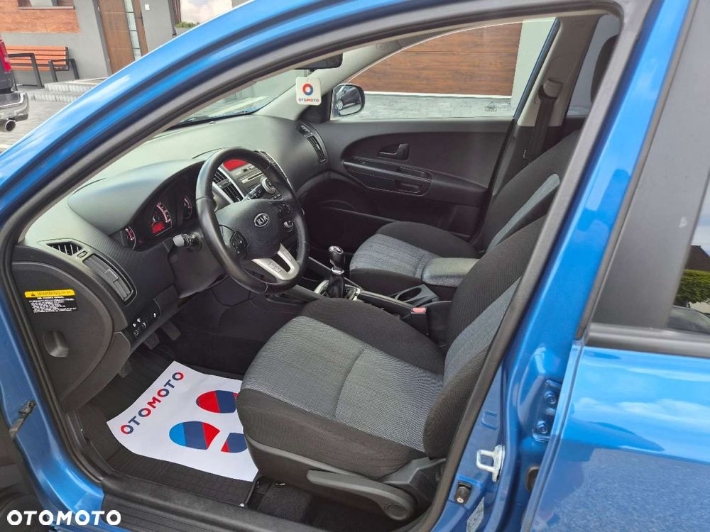 Kia Ceed - 13
