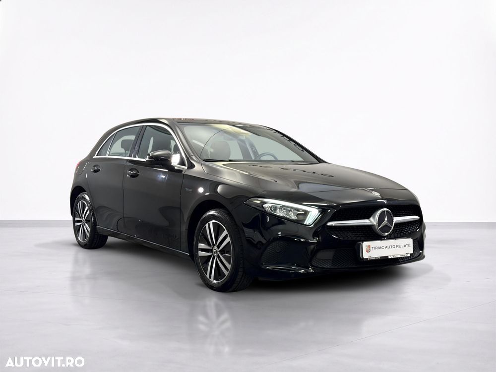 Mercedes-Benz A 250 e Sedan 8G-DCT AMG Line - 8