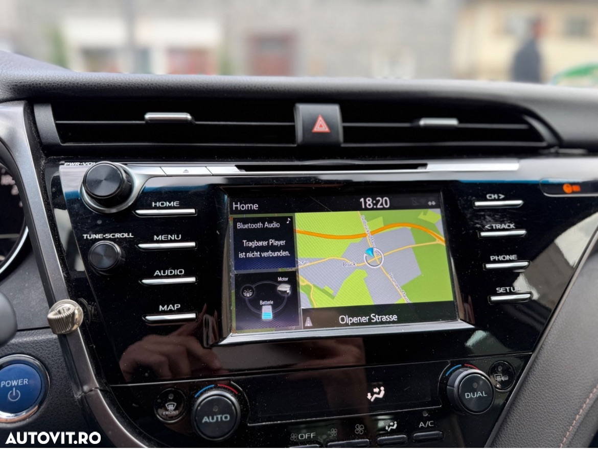 Toyota Camry 2.5 Hybrid Business - 17