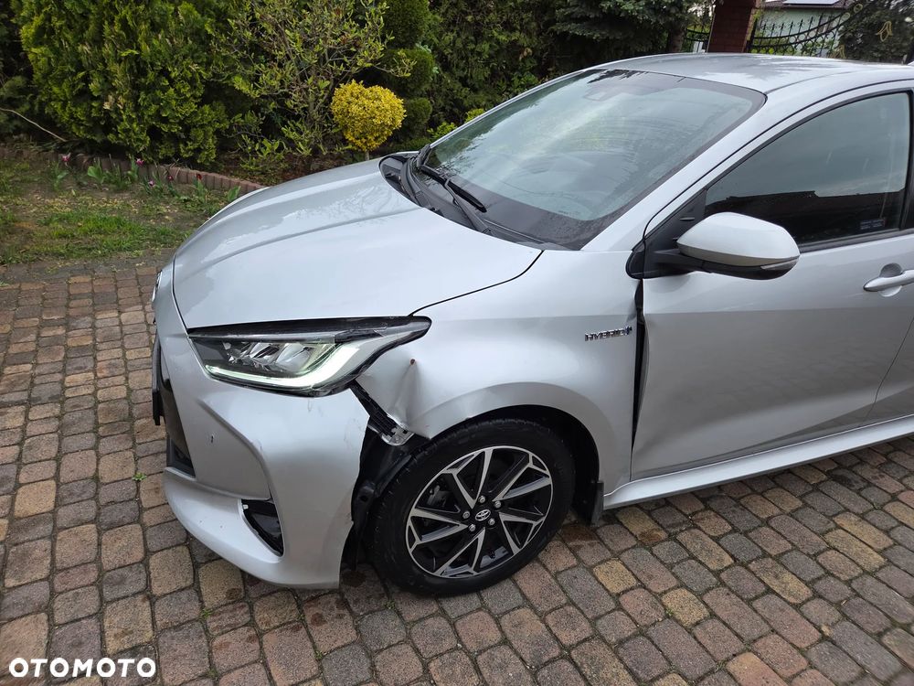 Toyota Yaris Hybrid 100 Premium - 13