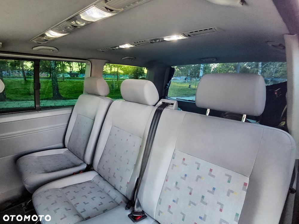 Volkswagen Caravelle - 14