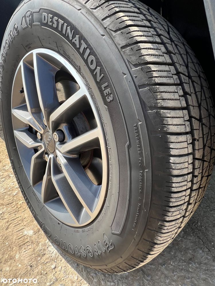 Jeep Grand Cherokee - 24
