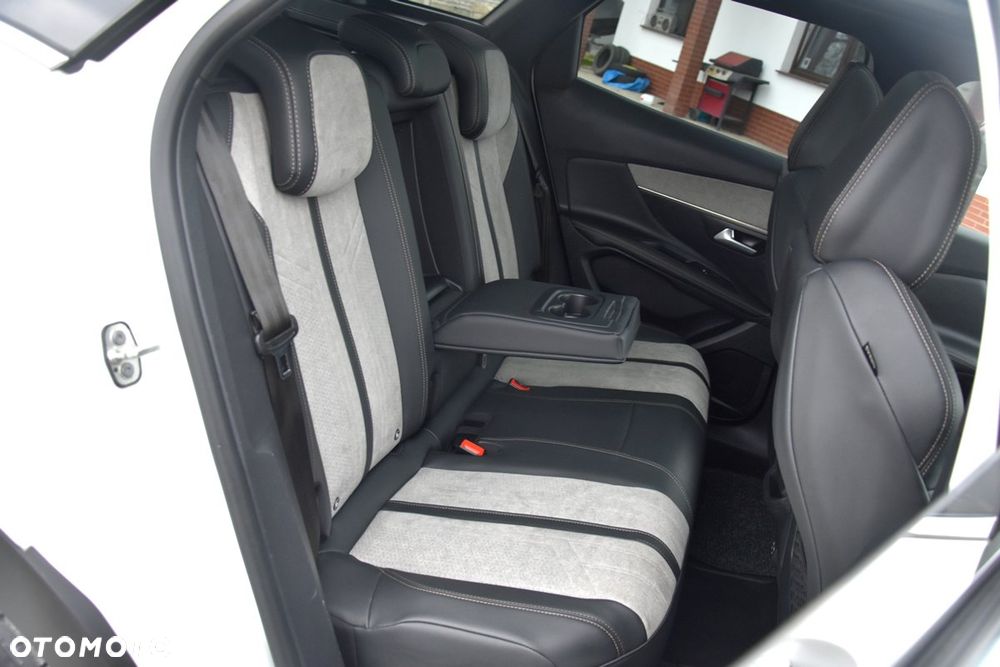 Peugeot 3008 1.6 PureTech HYbrid4 GT Line S&S EAT8 - 32