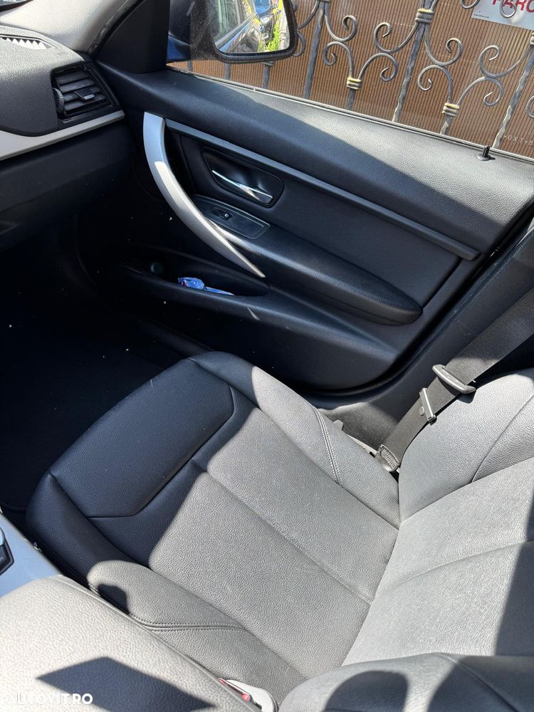 BMW Seria 3 320i Aut. - 22