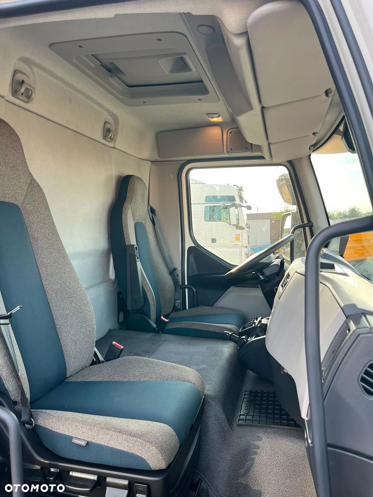 Volvo Wynajem solówka izoterma z windą 4500 ZŁ MIESIĄC - 31