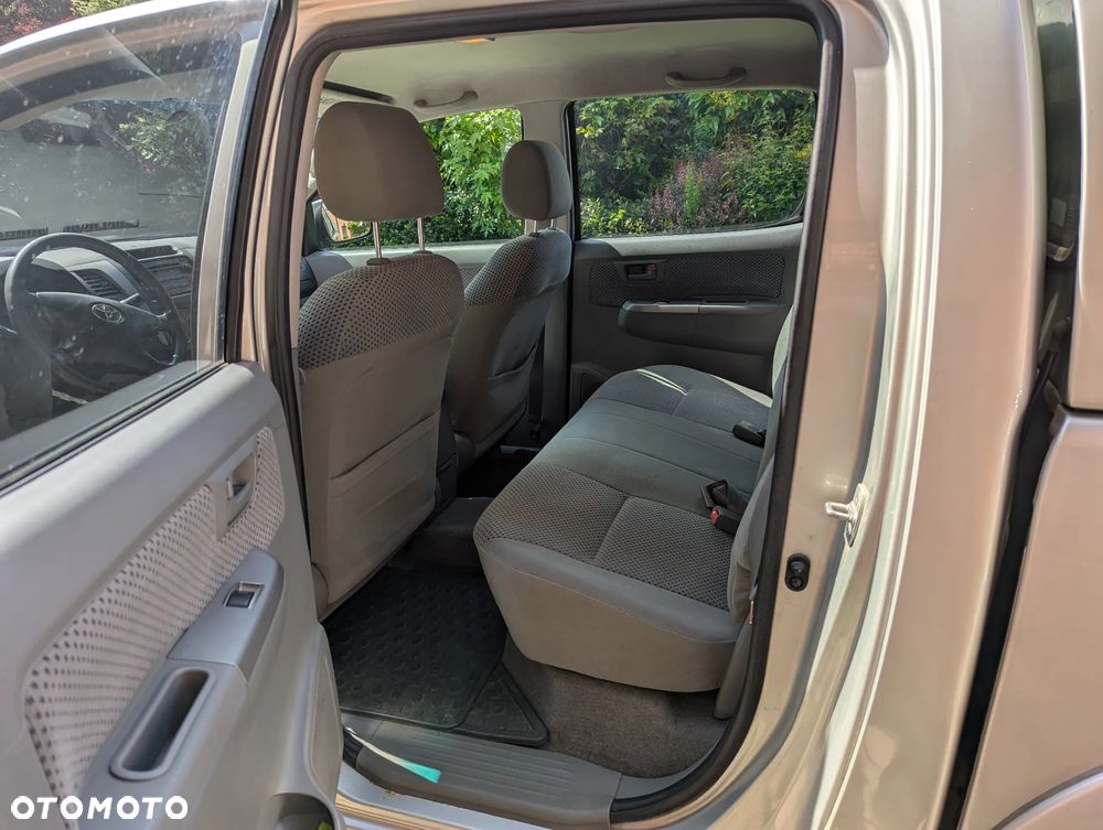 Toyota Hilux 2.5 D-4D SR5 - 9