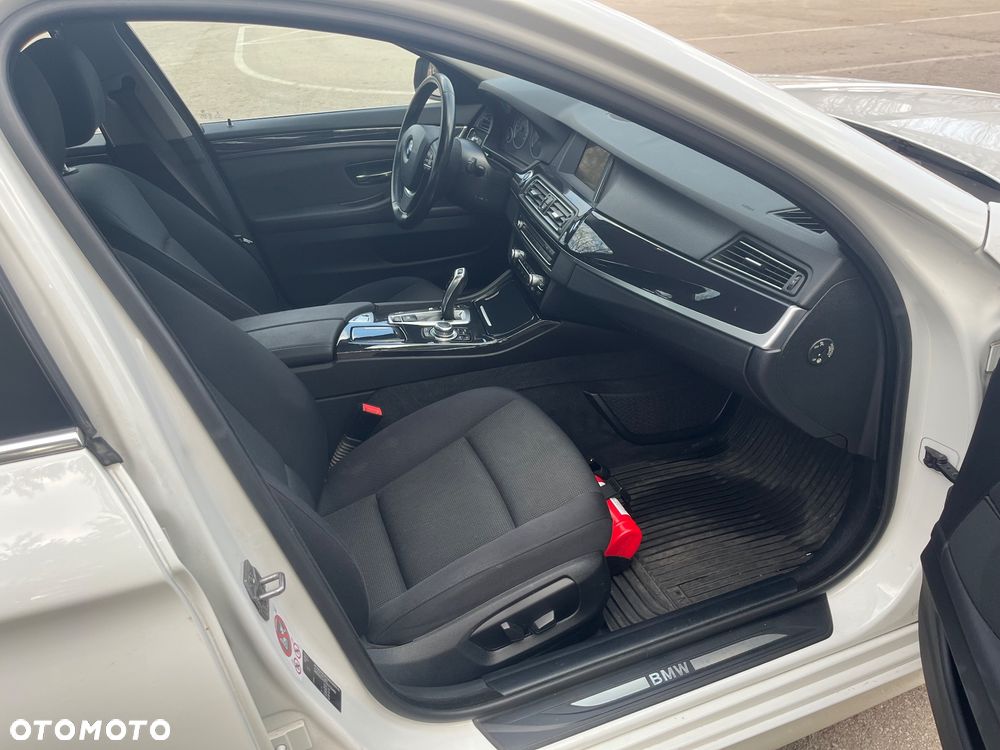 BMW Seria 5 518d - 25