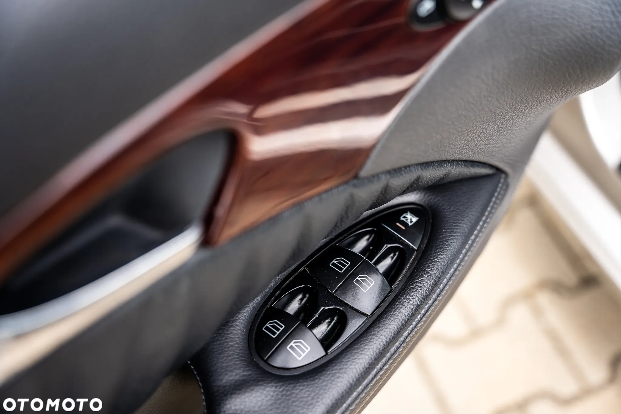 Mercedes-Benz Klasa E 200 Kompressor Automatik Elegance - 23