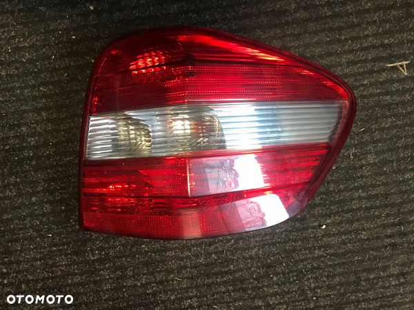 LAMPA PRAWA TYŁ MERCEDE ML W164