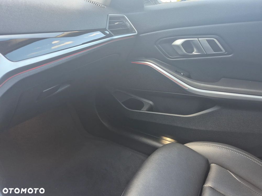 BMW Seria 3 320d MHEV Luxury Line - 11