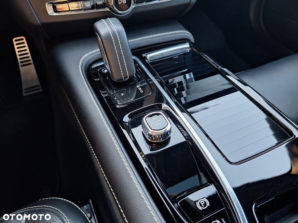 Volvo V90 T8 AWD Plug-In Hybrid R-Design - 34