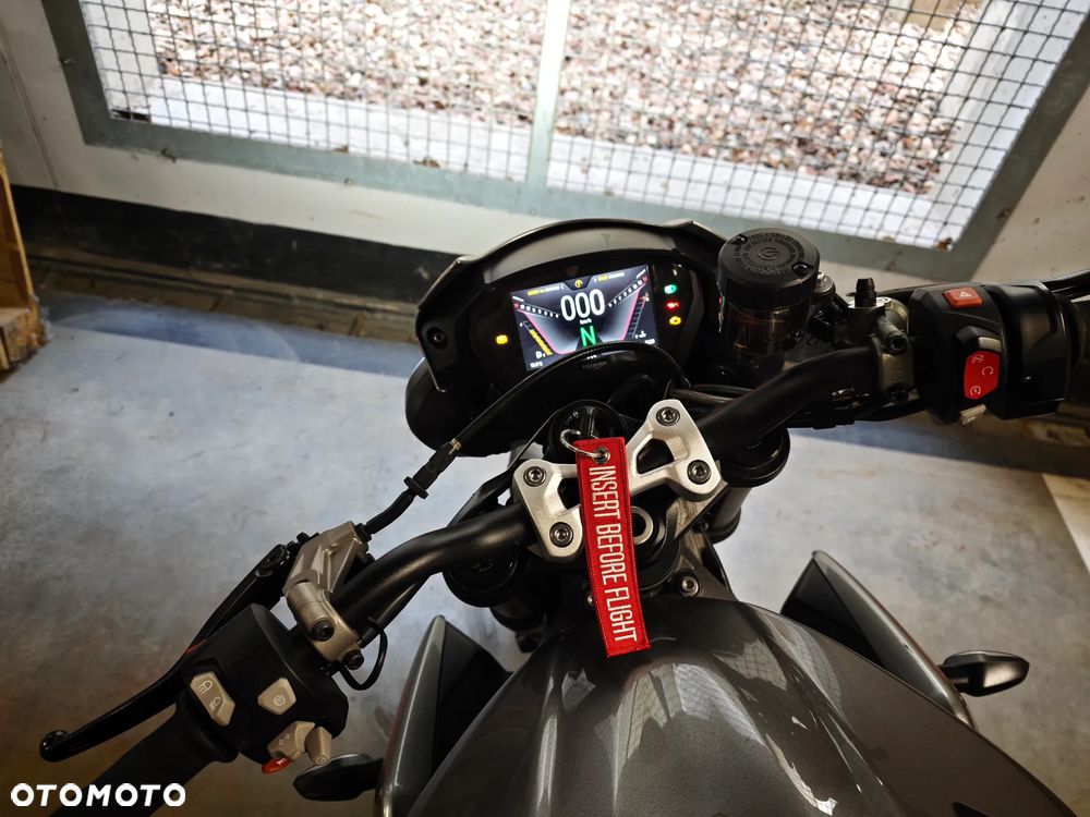 Triumph Street Triple - 16