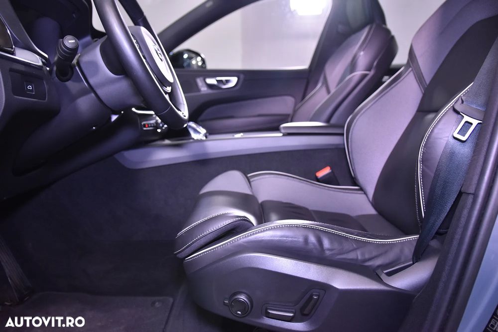 Volvo XC 60 B4 MHEV AT8 FWD Momentum - 23