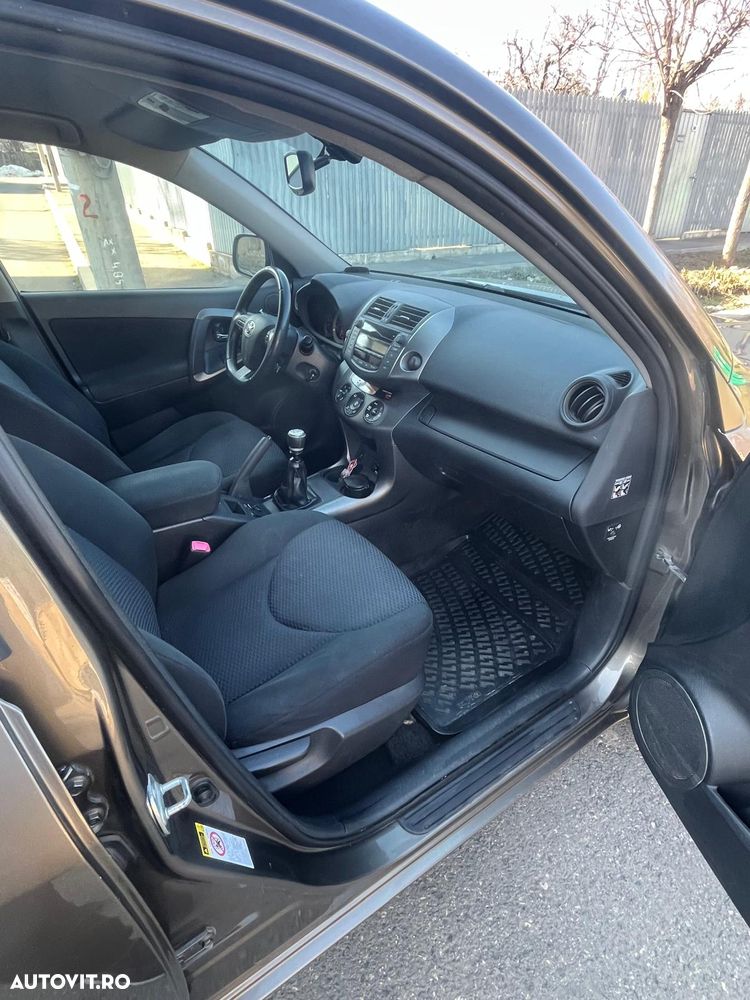 Toyota RAV4 2.2 D-4D 4x4 Travel - 11