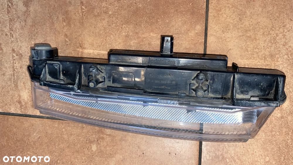 MERCEDES C-KLASA W204 204 HALOGEN LED DRL LEWY A2049069100 LEKKO USZKODZONY - 2