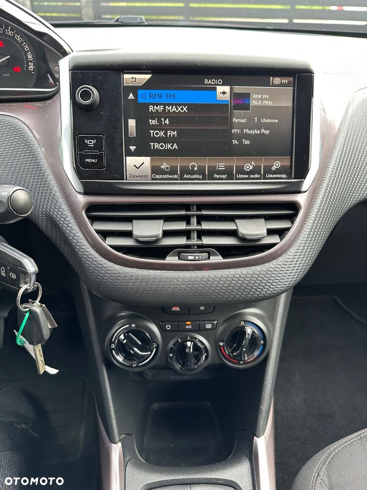 Peugeot 2008 1.2 Pure Tech GPF Style - 21