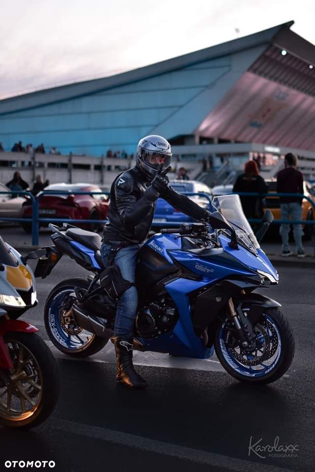 Suzuki GSX - 6
