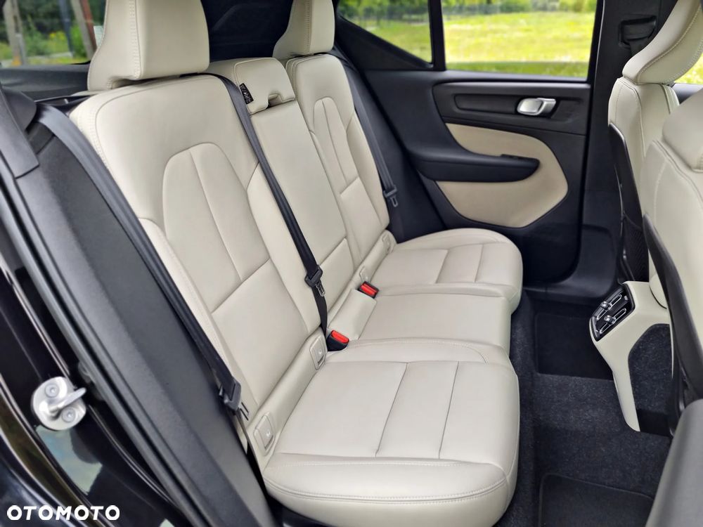 Volvo XC 40 B3 B DKG Ultra Black Edition - 30