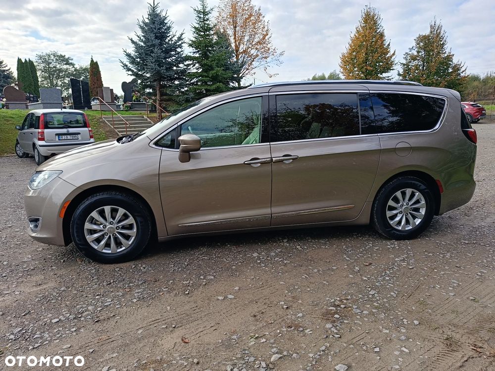 Chrysler Pacifica - 10