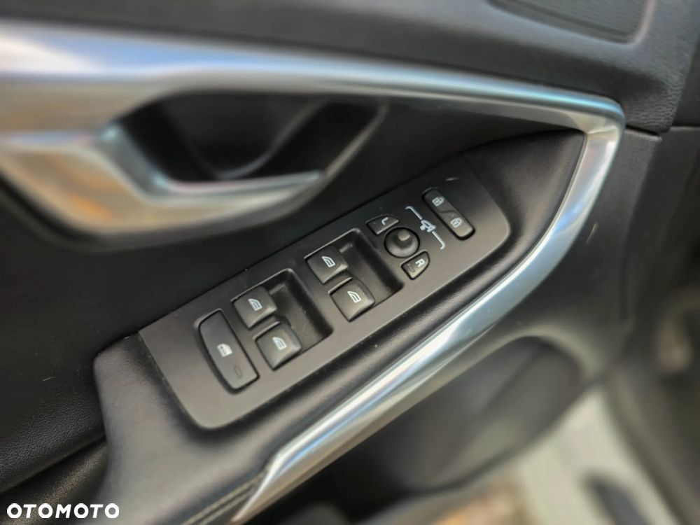 Volvo V40 D3 Geartronic R Design - 26