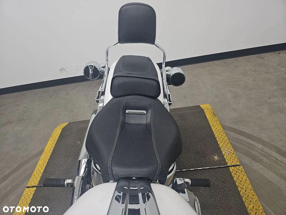 Harley-Davidson Softail Breakout - 10