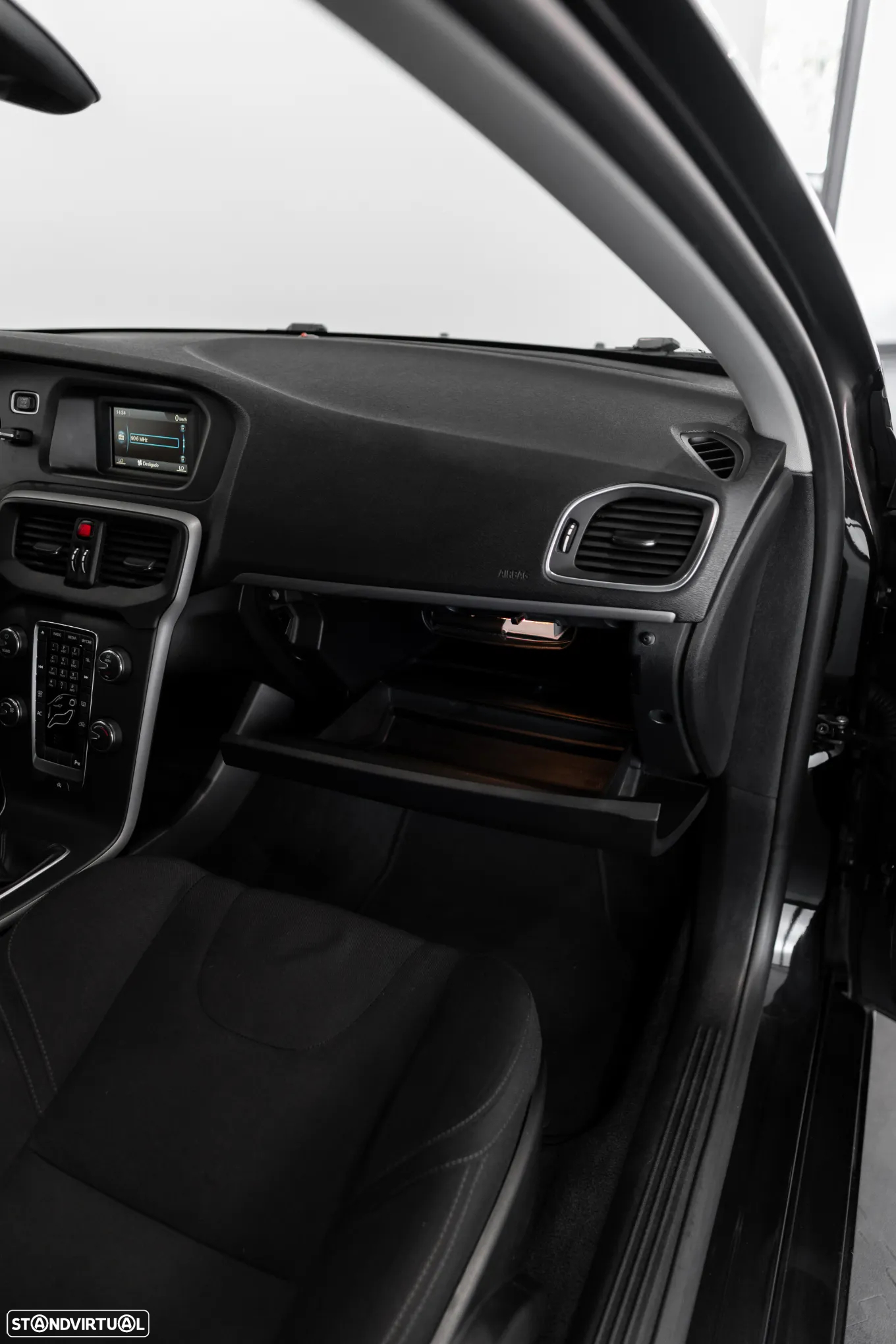 Volvo V40 1.6 D2 Momentum - 34